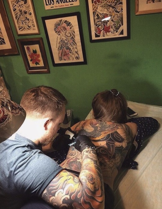 Татуировки симпатичной сучки