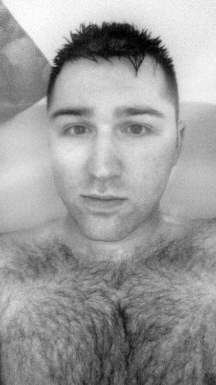 boriboy82:  djinn6sic6:  boom.  Nice hairy chest… 