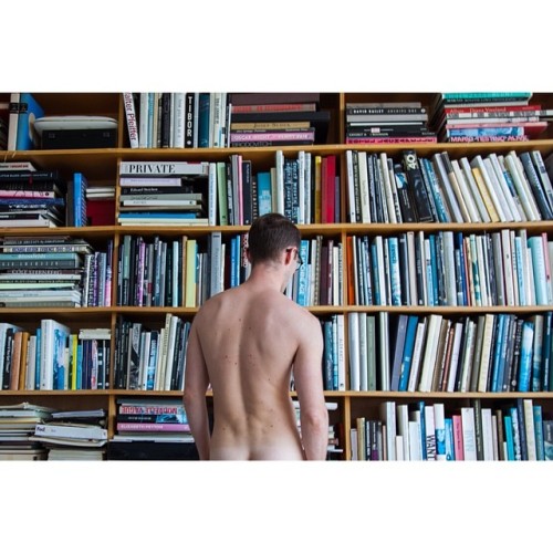nelsoncarpenter:  johnmacconnell: “We have to make reading sexy. If you go home with somebody, and they don’t have books, don’t f*ck ‘em!” –John Waters Hahahaha! Love it. Photo by @mhopkinsphoto 