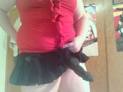 ageplayswitches:  What’s under there? DRAGON COCK, DESTROYER OF WORLDS, THAT’S WHAT.   Lovely