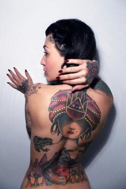 fuckyeahgirlswithtattoos:  PeggySue Vegas