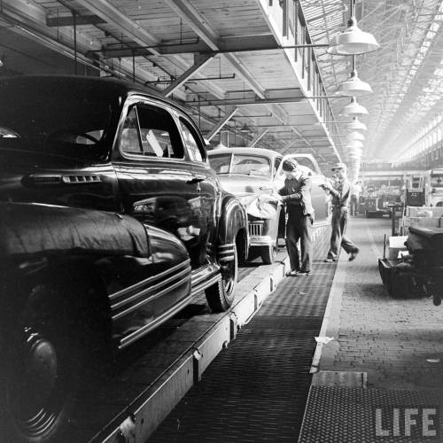 Detroit assembly line  about to be converted to tank construction(Gordon Coster. 1942)