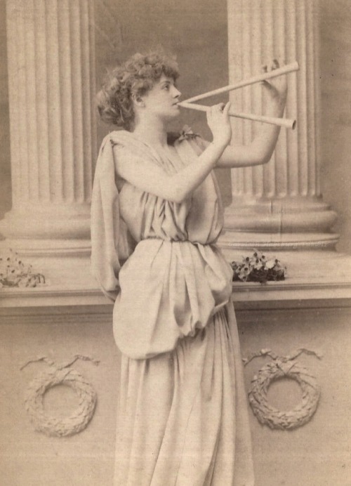 carolathhabsburg:Miss Marie Studholme, british actress. Late 1890s