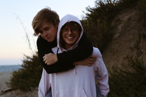 lxkekorns:  @itsmikeymurphy: 3 years of friendship that started on the Internet. x