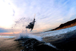 surf-fear:  photo by Ryan Miller Jordy Smith 