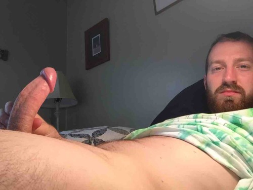 straightmenworshipping: straightdudesexting: Straight dude with a fat cock DADDY DICK