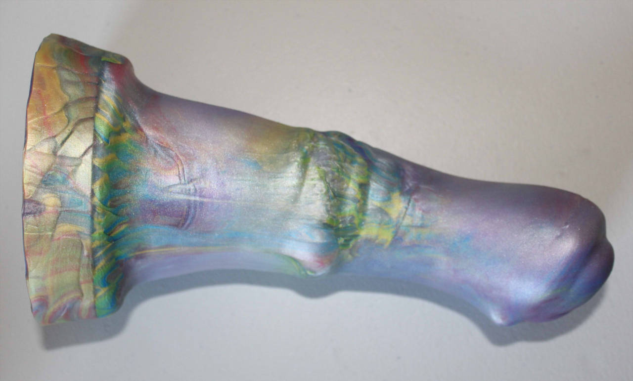 akrowsnest:  Some fresh new pours of the full size toys are now in the shop~! I’ve
