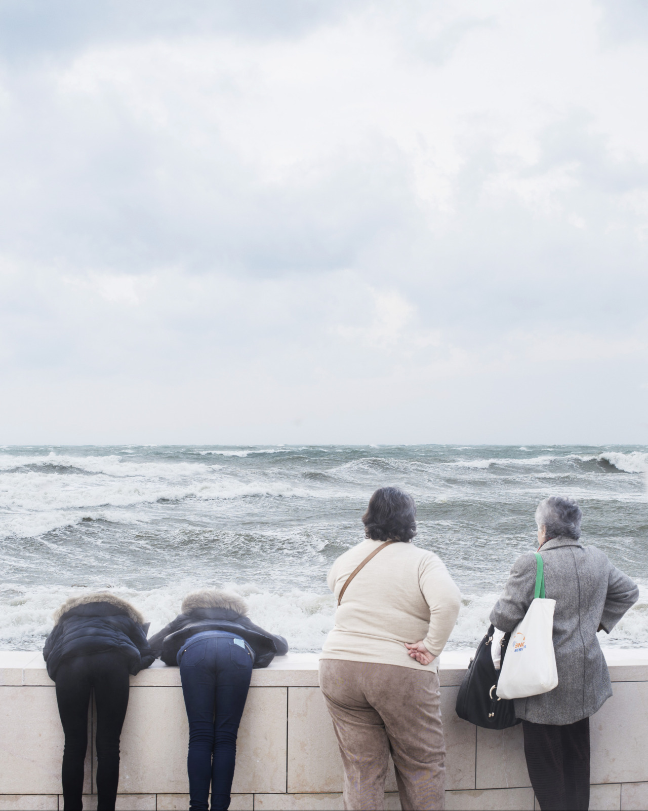 lucaperrinpicture:  ©Luca PerrinFirst image of a series of integrating tourists