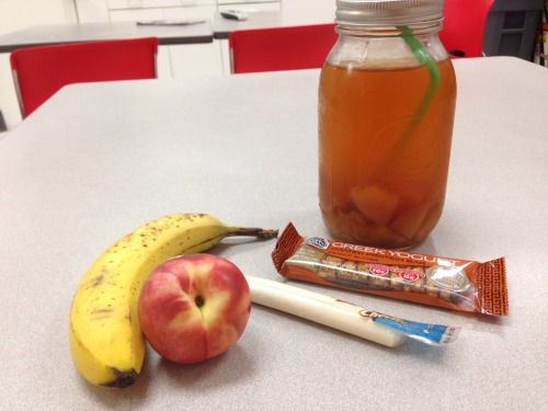 BreakfastBanana, nectarine, protein bar, string cheese, earl grey with peach Just a standard quick