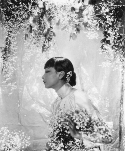 twixnmix:Anna May Wong photographed by Cecil Beaton, 1929.