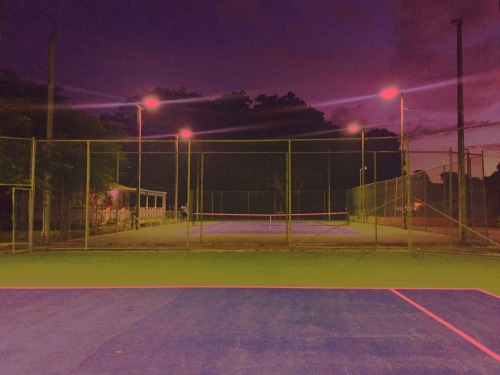 cremesodas:went to the tennis court just after sunset, and then it started raining and it felt surre