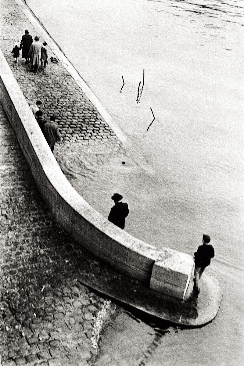 Sergio Larraín. Au bord de la Seine, Paris. 1959