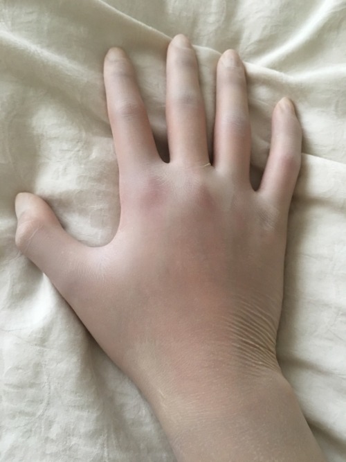 rubberglovedinsf: Love it when I sweat in these things! Follow me and my Other blog. Justlatexgloves