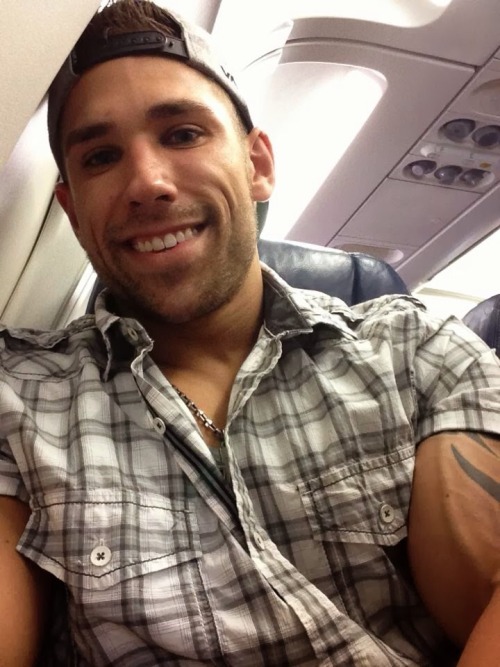 flex4mebigguy:  I’ve seen that bicep flexed…and Man!!! It gets BIG!!!and ripped!!!