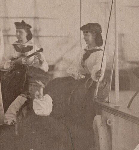 antique-royals:  Empress Elisabeth of Austria with sister Helene Princess of Thurn and Taxis(under) 