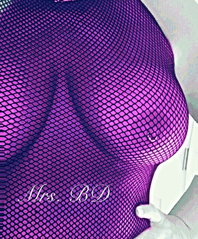 lnacouple:  Purple passion for suck these tits Saturday  💕Mrs. BD 💋💋💋💋