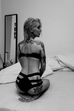 itsall1nk:  More Hot Tattoo Girls athttp://hot-tattoo-girls.blogspot.com