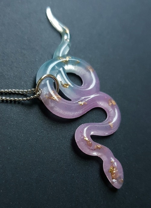 sosuperawesome:Resin Snake JewelrySilver and Moss on Etsy