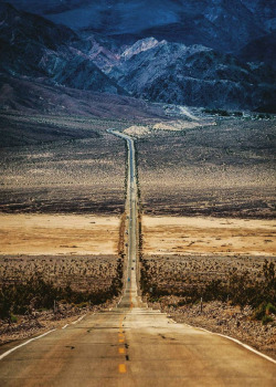 coiour-my-world:Death Valley National Park, California | by @seanstumblingthrough