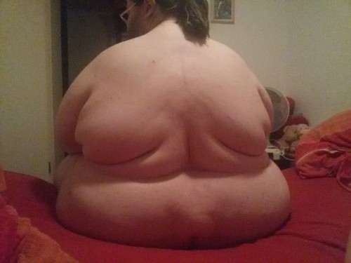 Porn Pics fatwasad:  With every pound more my butt