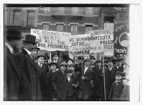 onceuponatown:  Labor sympathy parade in New York City on Dec. 2, 1916.   