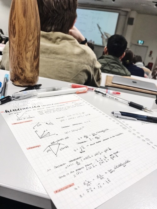 29/03/2018 Lectures note on kinematics! That wood bottle in the background is from the brand S’well 