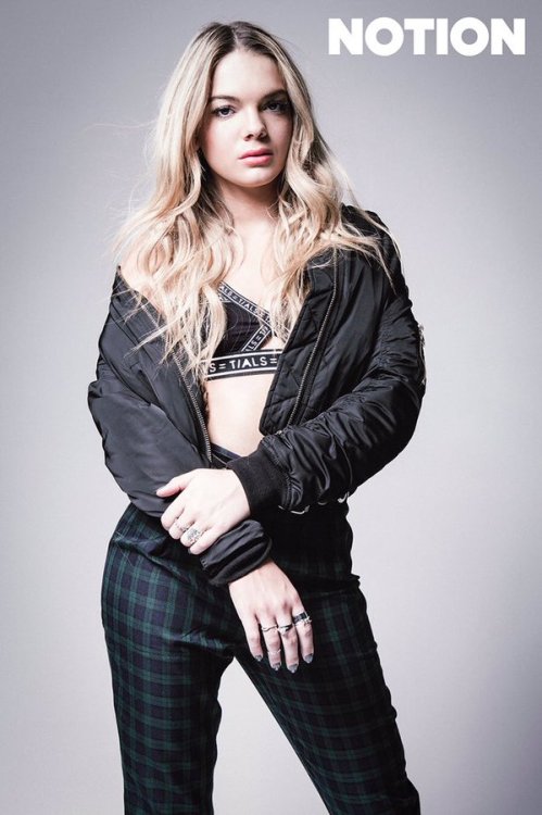 louisacombr: Louisa em seu photoshoot para a Notion Magazine