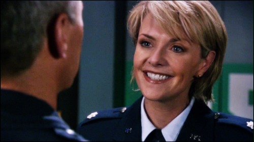 samantha-carter-is-my-muse:  A photon goes to check into a hotel… (Joke found here, thanks for letting me use it)