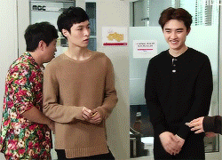 v-dyo:  poor kyungsoo got teased for his all black fashion 