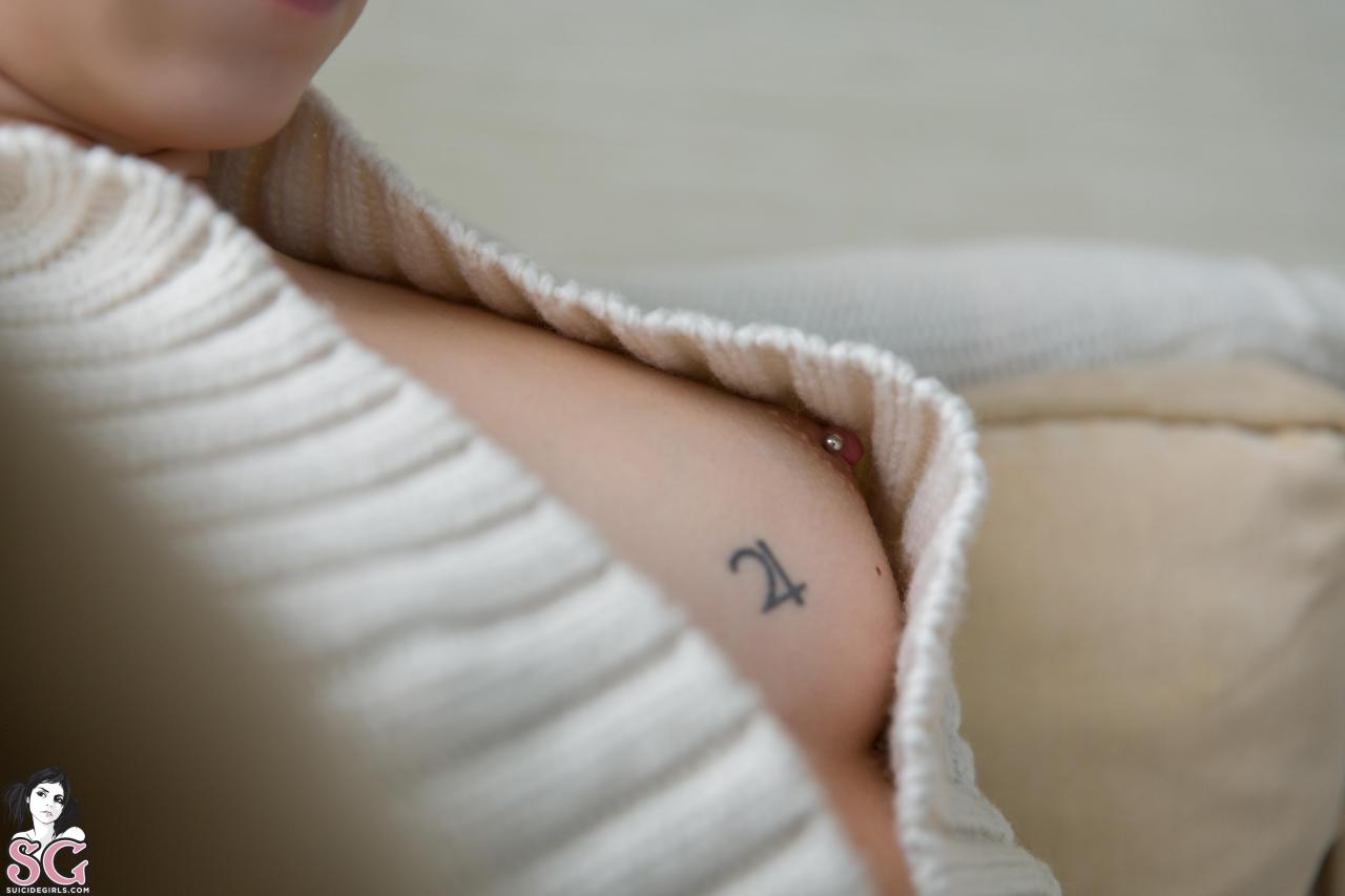 past-her-eyes:  Dimples Suicide https://www.suicidegirls.com/girls/dimples For South