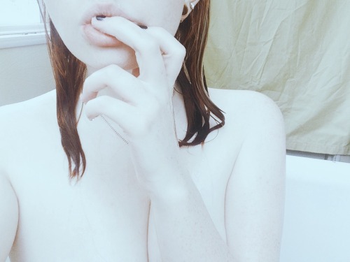 kitten-kui:  👄   (they/them) 