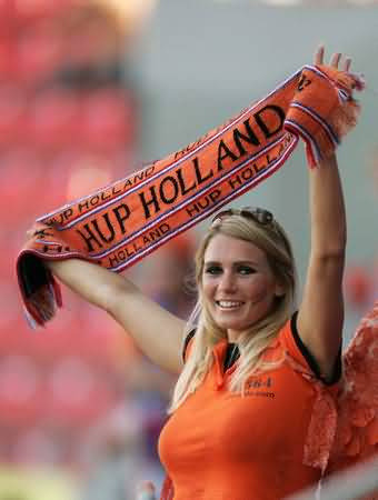 Female dutch soccer fans