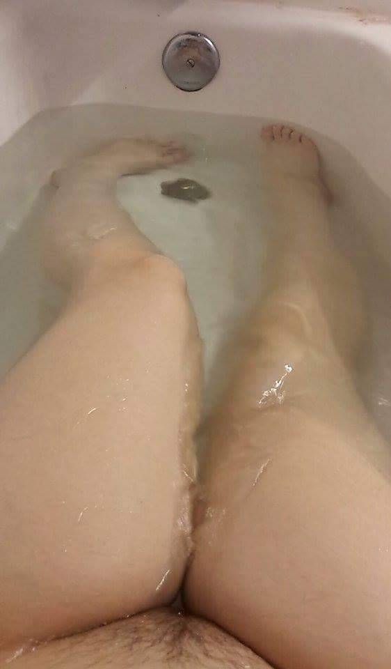 kamrenistherealbatman:  She’s waiting for someone to come join her! 