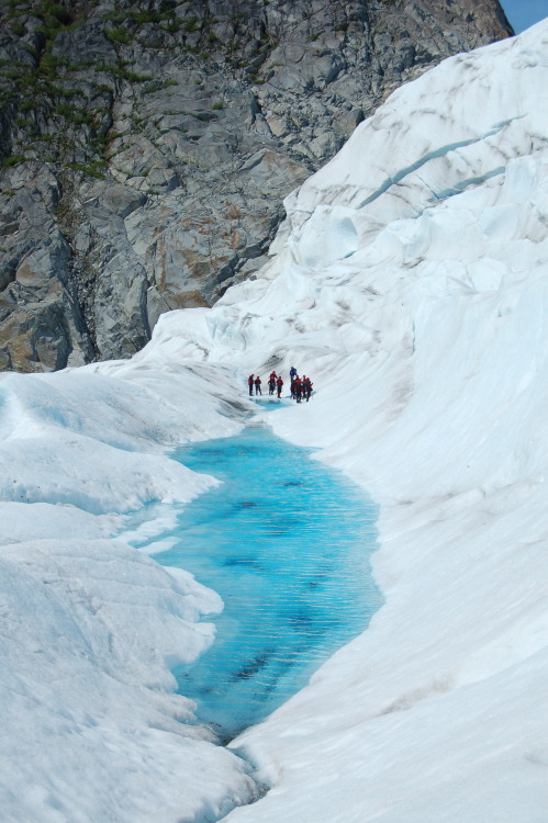 hikereyes:  FOTO FLASHBACK - June 8, 2006 - Another group exploring Mendenhall Glacier. by HikerEyes 