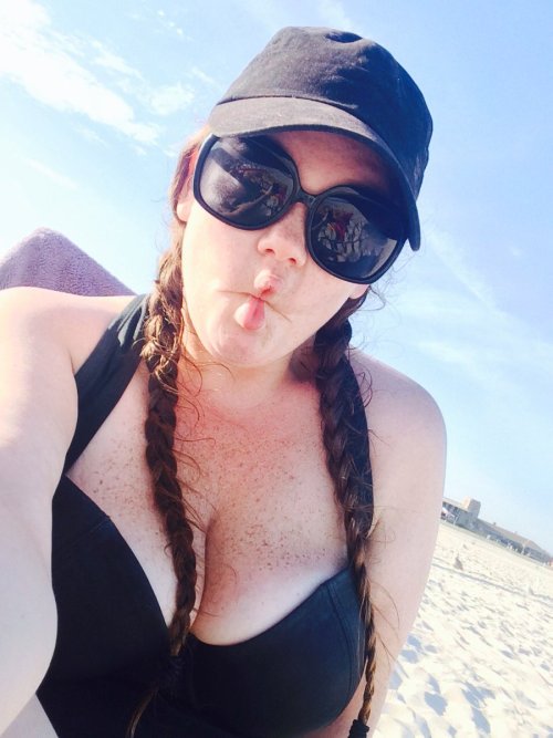 curvyredheadsexy:  Do you enjoy the beach?  Twitter + C4S + #LIVE + ELM + MV