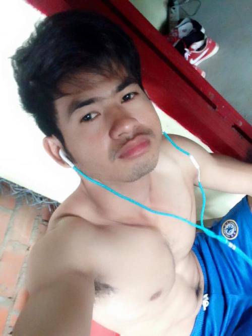 khmerlikesexboy: tracool: เขมรเกย์ด้านล่าง 300B massage sexlove him good sex  #khmer Khmer yeng Ta n