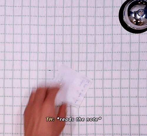 Taes Reaction To The Note Left Behind For Him By An ARMY