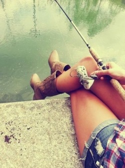 acountrygirlblog:  Is it spring time yet?? I’m ready for fishing season! 