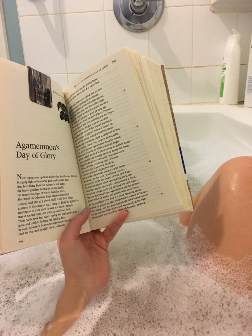 bookdrunkdemigod:Anxiety days are better spent relaxing with Homer.