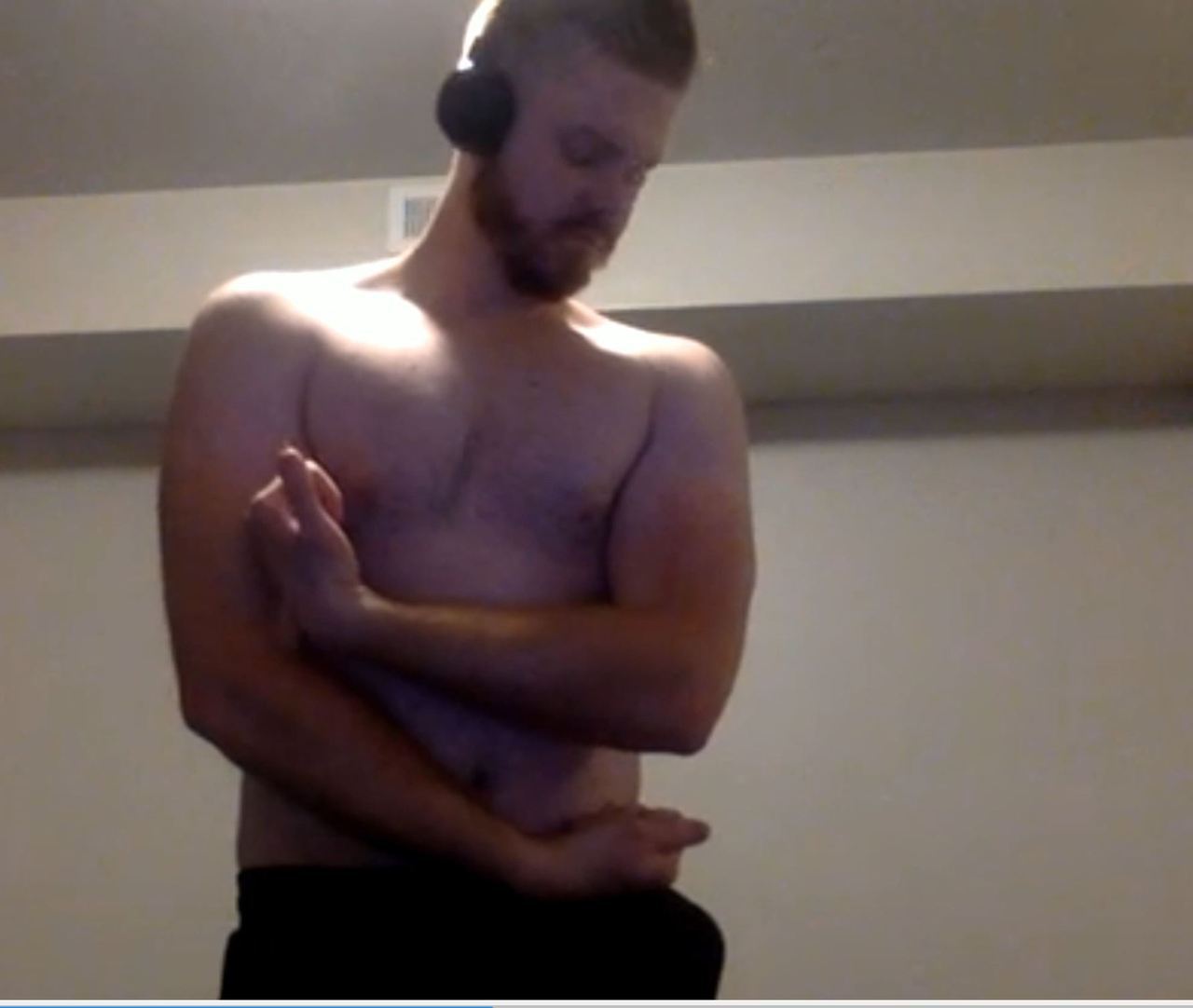 bottommaster00: sleep-hypno:   Part 3 Hypnotised: Bodybuilder, Shoe-phone and shoe