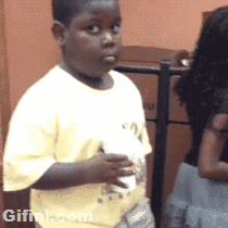 chakriux:  gifini:   When I play ball in the house and broke a vase   Cuando tu panza