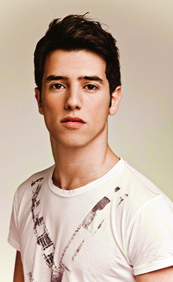 dragomirs:   ATTN. DIVERGENT FILMAKERS: FOR YOUR CONSIDERATION HAREL SKAAT as URIAH 
