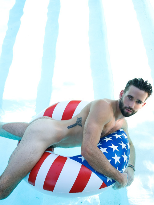 guyswithiphones-nude:  paulreitzphoto:  Mr. Levi Jackson | © Paul Reitz |… http://ift.tt/1bHkUpB