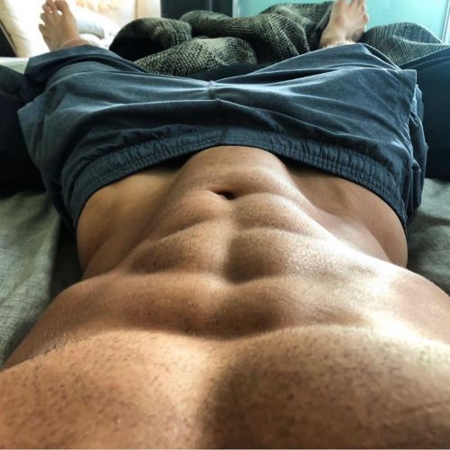 Wait, what, who, how?! Holy abs, Batman! @corymylz #corymyles https://www.instagram.com/p/B7Hy2l