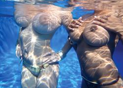 bikiniboob:  Underwater 
