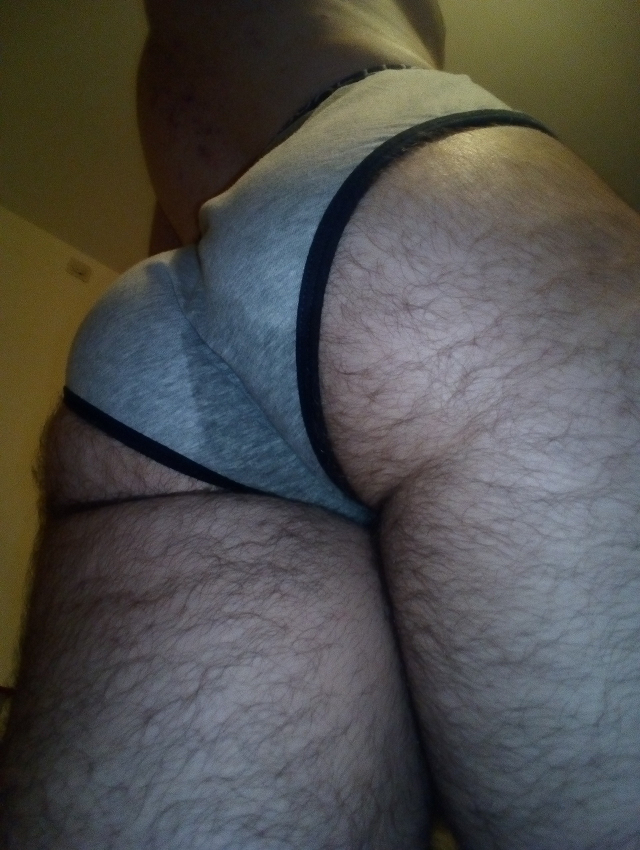 hornyhairybutt:   After the gym 💦🍑 