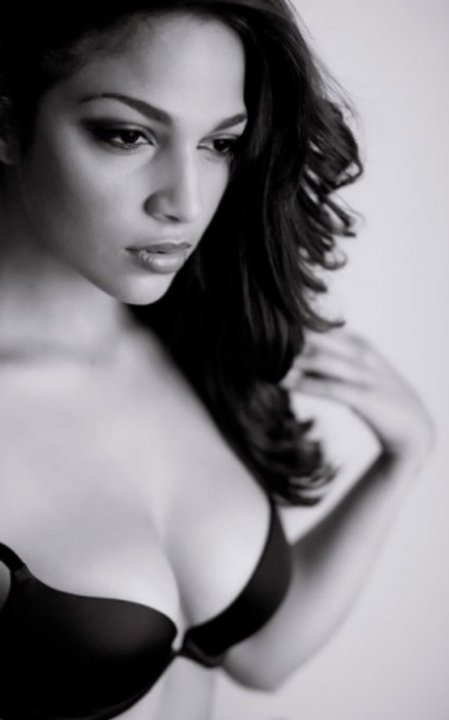 curvesincolor:  Angelique Velez. 
