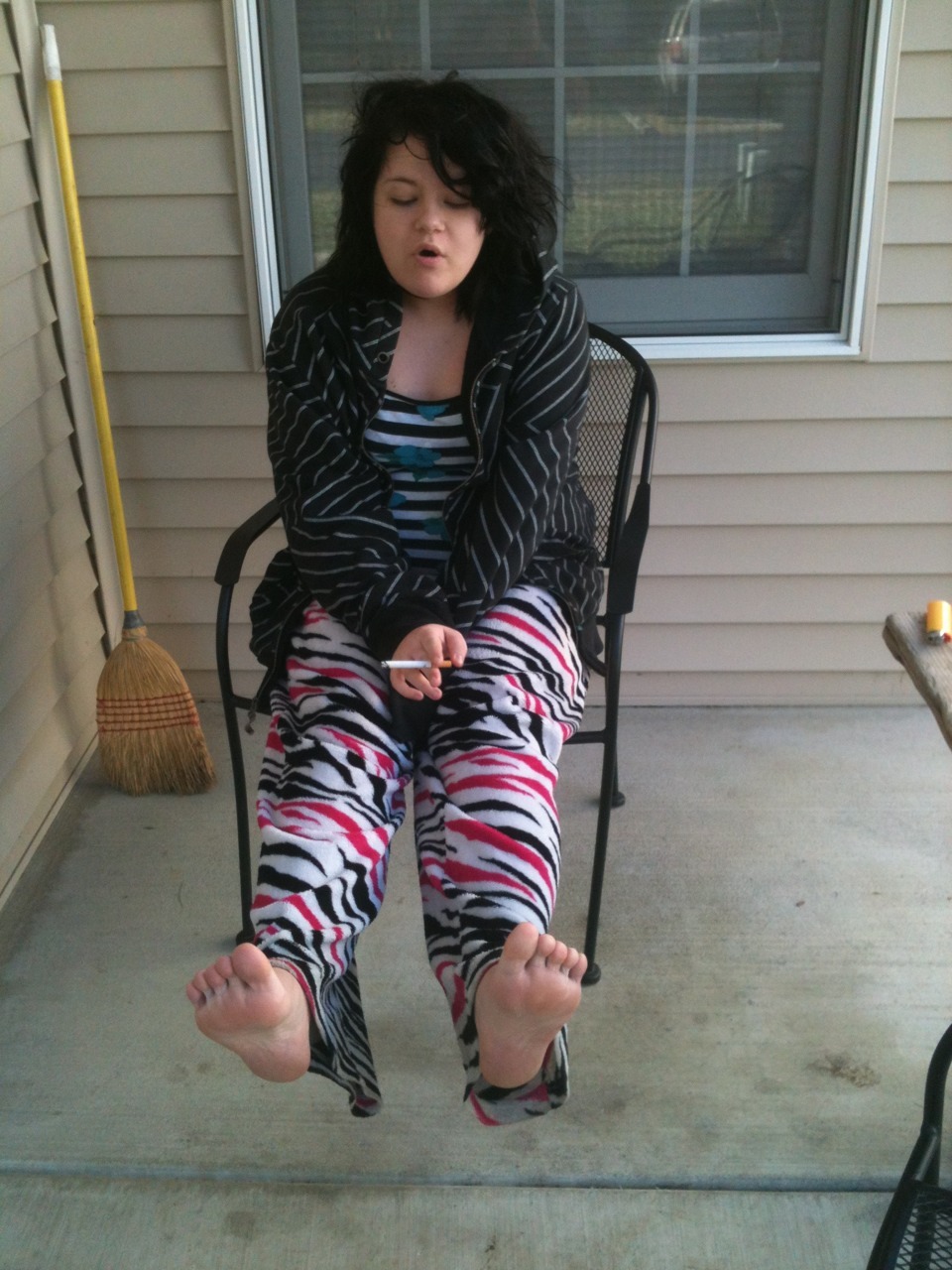 ineed2betickled:  My cute girlfriend and her feet http://ineed2betickled.tumblr.com