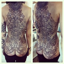 capekalaska:  s-saturn-n:  This is a master piece, I do not care if you don’t agree. Hannah Snowdon in her self is a master piece of art and lovelies. (Ignore the butt if you can)  Why would we ignore the butt..