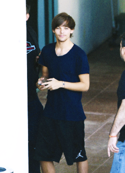 thomasbsangster-blog:  One Direction arrive at Rod Laver Arena in Melbourne, October 29, 2013 